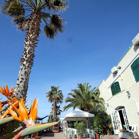 Albergo Ristorante Lucciola Santo Stefano al Mare Buitenkant foto