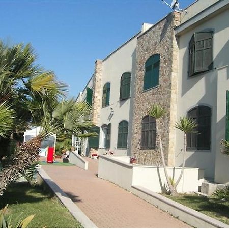 Albergo Ristorante Lucciola Santo Stefano al Mare Buitenkant foto