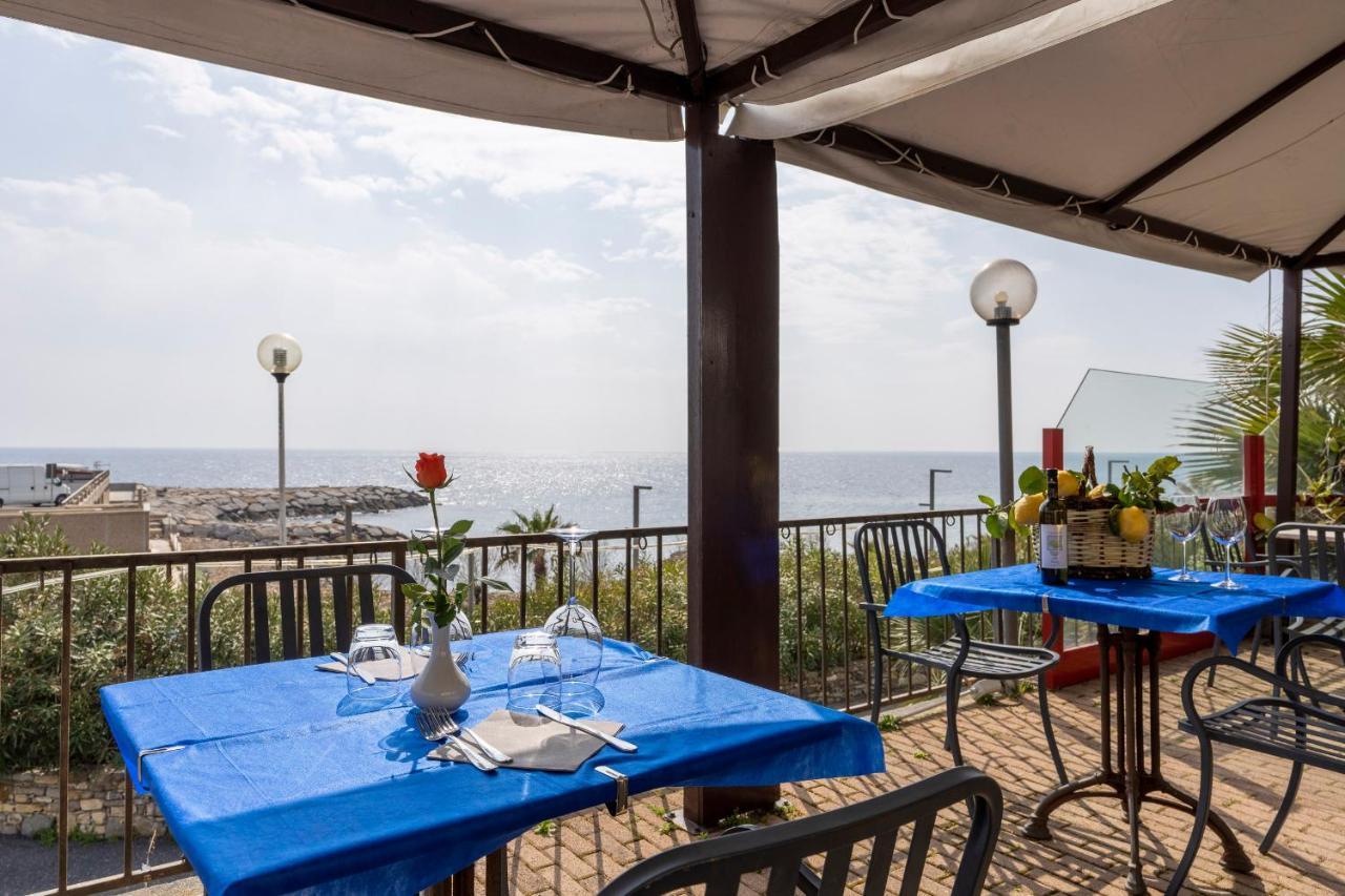 Albergo Ristorante Lucciola Santo Stefano al Mare Buitenkant foto