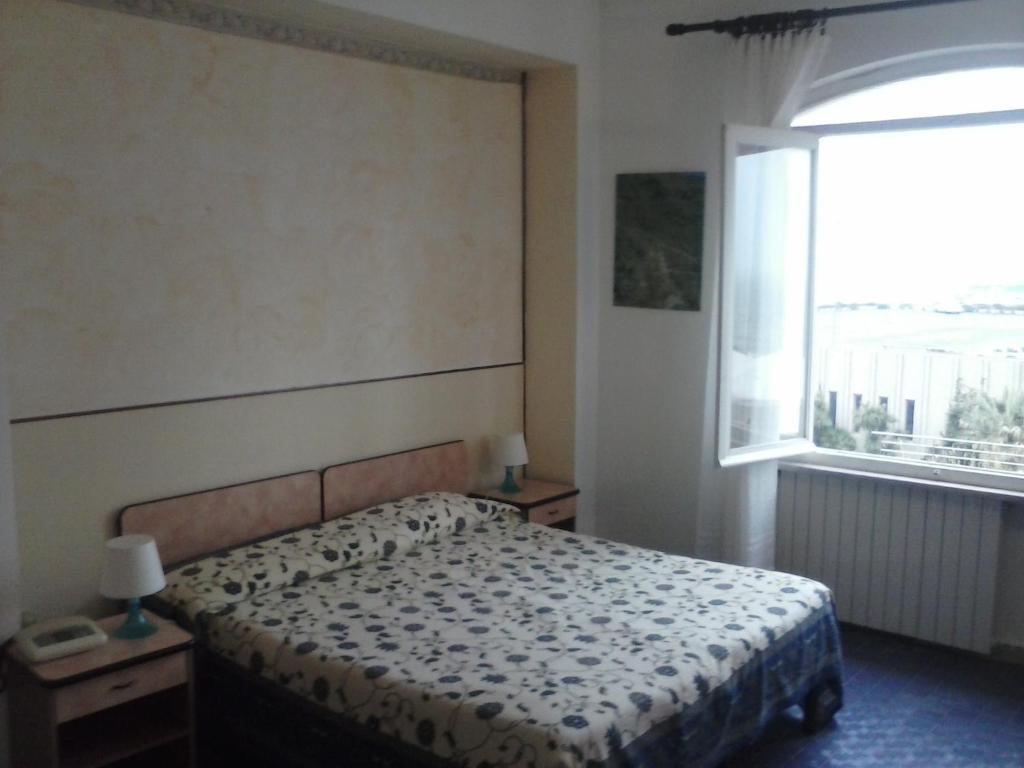 Albergo Ristorante Lucciola Santo Stefano al Mare Buitenkant foto