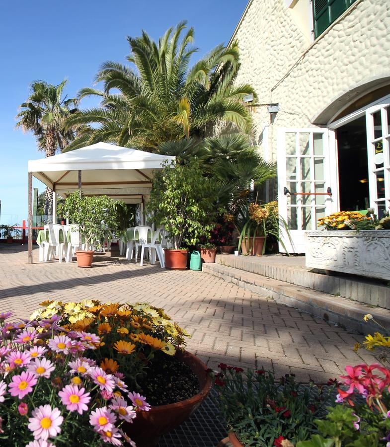 Albergo Ristorante Lucciola Santo Stefano al Mare Buitenkant foto