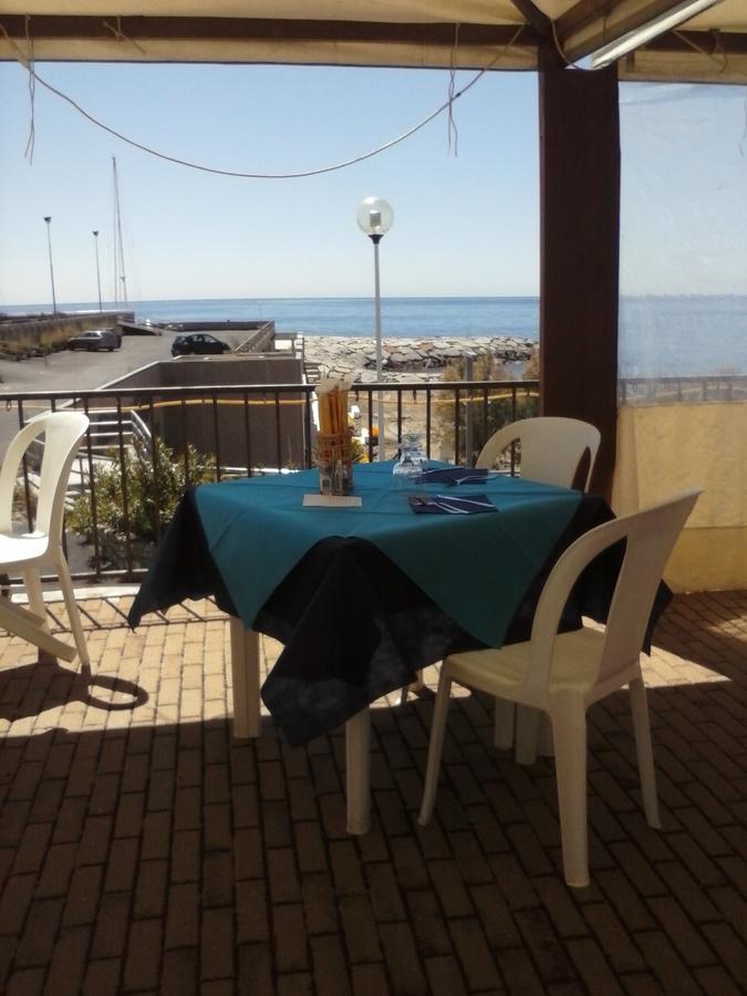 Albergo Ristorante Lucciola Santo Stefano al Mare Buitenkant foto