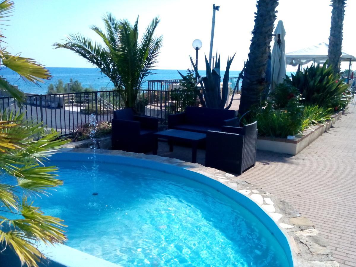 Albergo Ristorante Lucciola Santo Stefano al Mare Buitenkant foto
