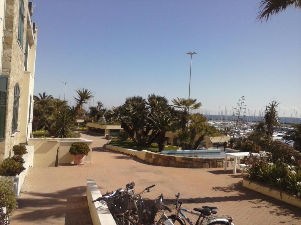 Albergo Ristorante Lucciola Santo Stefano al Mare Buitenkant foto